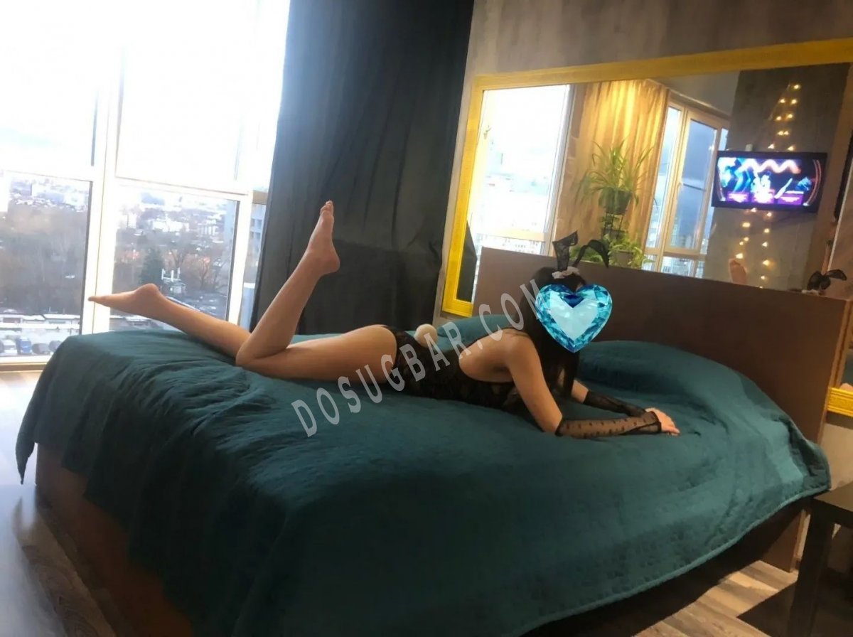 Виктория, 18