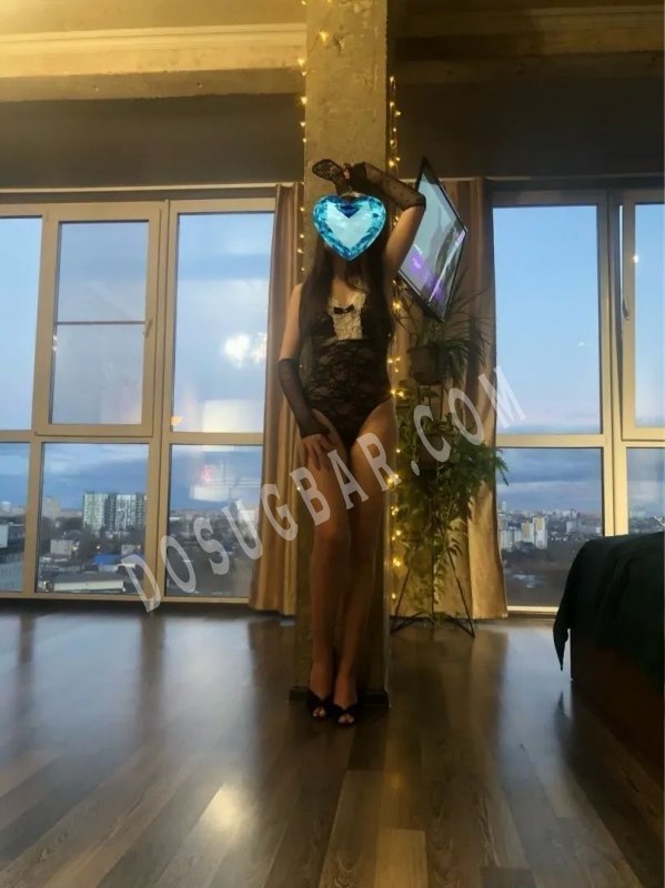 Виктория, 18