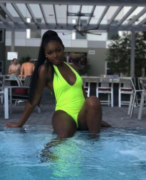 Mari, 24